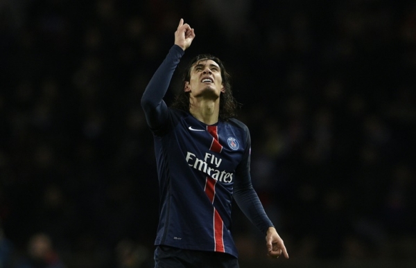 (Arquivo) Edinson Cavani, do Paris Saint-Germain, comemora gol durante partida contra o Chelsea, em Paris, no dia 16 de fevereiro de 2016