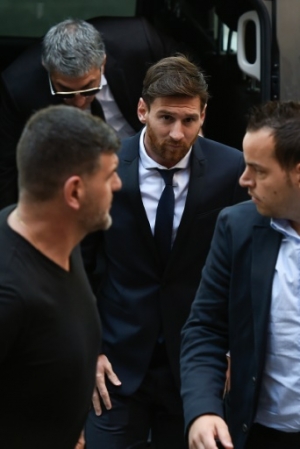 Barcelona's football star Lionel Messi (C) arrives at the courhouse on June 2, 2016 in Barcelona, where Messi and his father are to face judges in a tax fraud case.The 28-year-old football star was cheered and jeered as he emerged from a van accompanied by his father Jorge Horacio Messi. The two are accused of using a chain of fake companies in Belize and Uruguay to avoid paying taxes on 4.16 million euros ($4.6 million) of Messi's income earned through the sale of his image rights from 2007-09.