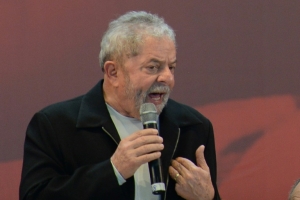 (Arquivo) O ex-presidente Luiz In&aacute;cio Lula da Silva expressou o desejo de que o partido de esquerda radical Podemos tenha &ecirc;xito nas elei&ccedil;&otilde;es gerais de 20 de dezembro na Espanha.