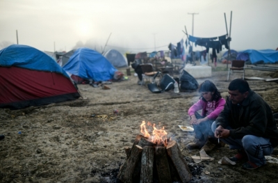 Tr&ecirc;s migrantes foram hospitalizados nesta sexta-feira depois de ficarem feridos durante a noite em confrontos entre pessoas detidas no centro de registro da ilha de Qu&iacute;os, onde esperam para ser devolvidas &agrave; Turquia, segundo a ag&ecirc;ncia grega Ana