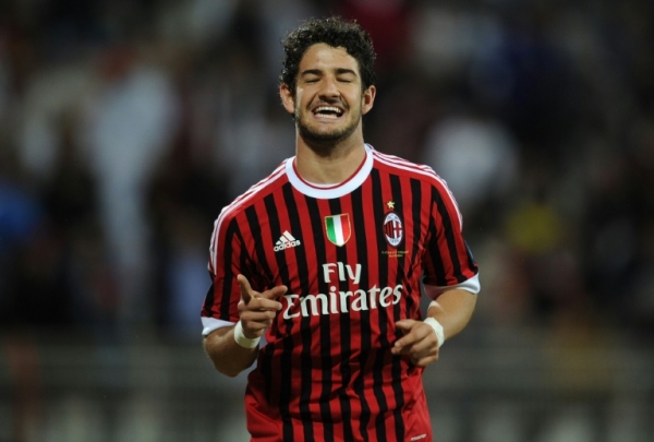 (Arquivo) O jogador Alexandre Pato durante uma partida em Dubai no dia 4 de janeiro de 2012