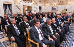 A R&uacute;ssia e o ramo s&iacute;rio da Al-Qaeda criticaram no s&aacute;bado a confer&ecirc;ncia que reuniu esta semana v&aacute;rios membros da oposi&ccedil;&atilde;o s&iacute;ria em Riad, na qual os representantes de partidos pol&iacute;ticos e fac&ccedil;&otilde;es armadas concordaram em negociar, desde que Bashar al-Assad deixe o poder