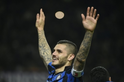 Inter Milan's forward from Argentina Mauro Icardi celebrates after scoring during the Italian Serie A football match Inter Milan vs Frosinone on November 22, 2015 at the San Siro Stadium stadium in Milan. AFP PHOTO / OLIVIER MORIN