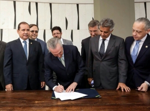 Temer assume como presidente interino, no Pal&aacute;cio do Jaburu