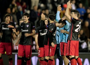 Jogadores do Athletic Bilbao comemoram gol durante partida contra o Valencia, em Val&ecirc;ncia, no dia 17 de mar&ccedil;o de 2016