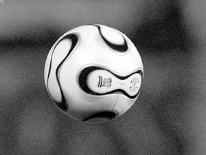 (Arquivo) A goleira camaronesa Jeanine Christelle Djomnang morreu durante aquecimento antes de uma partida