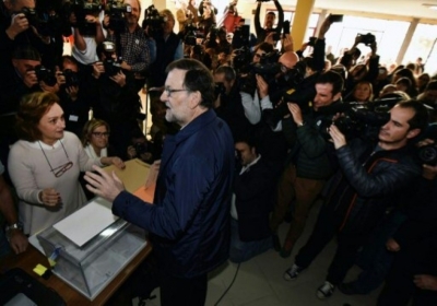 Primeiro-ministro espanhol, Mariano Rajoy, vota em Madri, em 20 de dezembro de 2015