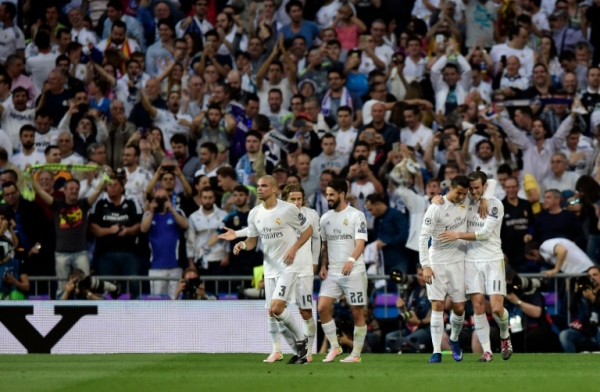 Jogadores do Real Madrid comemoram gol durante partida contra o Manchester City, em Madri, no dia 4 de maio de 2016