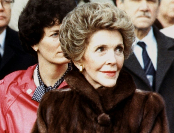 A ex-primeira-dama americana Nancy Reagan &eacute; vista em 8 de dezembro de 1987