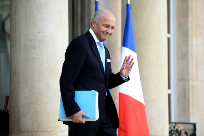 Laurent Fabius deixa o Pal&aacute;cio do Eliseu em 10 de fevereiro de 2016