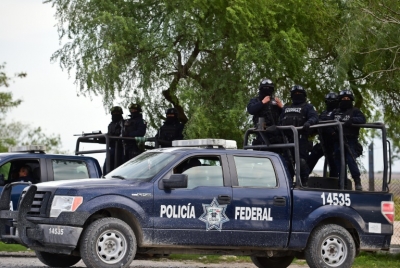 Carro da Pol&iacute;cia Federal mexicana &eacute; flagrado em opera&ccedil;&atilde;o do estado de Tamaulipas, em 16 de dezembro de 2015