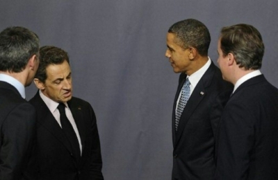 (A partir da esquerda): Sarkozy, Obama e Cameron participam de uma reuni&atilde;o de c&uacute;pula da Otan, em 2010