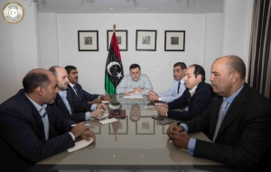 Reuni&atilde;o do Conselho Presidencial l&iacute;bio presidida por Fayez al Sarraj (c) em 4 de fevereiro de 2016 em Tr&iacute;poli