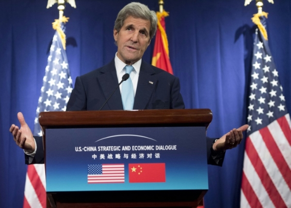 Kerry participa de uma entrevista coletiva em Pequim