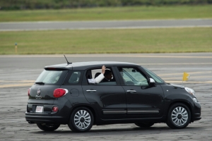 Um carro Fiat 500L usado pelo papa Francisco durante sua visita a Filad&eacute;lfia no ano passado foi leiloado por 82.000 d&oacute;lares, uma soma que ir&aacute; para institui&ccedil;&otilde;es de caridade cat&oacute;licas