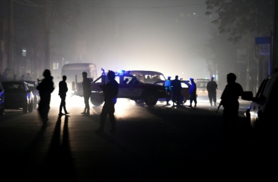 Um homem-bomba detonou a carga de explosivos nesta segunda-feira em uma estrada pr&oacute;xima do aeroporto de Cabul, anunciou o minist&eacute;rio afeg&atilde;o do Interior, sem anunciar um balan&ccedil;o de v&iacute;timas.