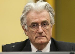 O ex-l&iacute;der pol&iacute;tico s&eacute;rvio-b&oacute;snio Radovan Karadzic, em Haia, no dia 11 de julho de 2013