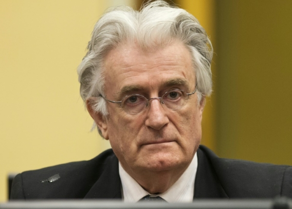 O ex-l&iacute;der pol&iacute;tico s&eacute;rvio-b&oacute;snio Radovan Karadzic, em Haia, no dia 11 de julho de 2013