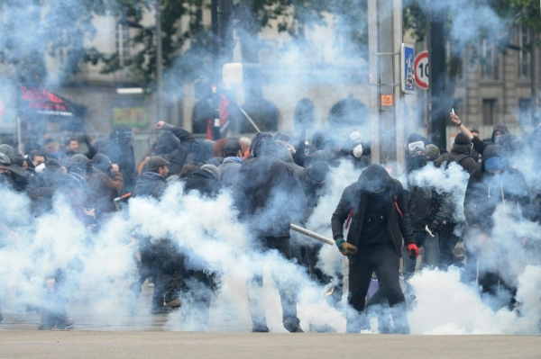 Manifestantes participam de protesto contra as reformas trabalhistas propostas pelo governo, em Nantes, no dia 2 de junho de 2016