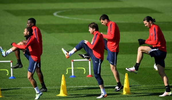 Jogadores do Paris Saint-Germain participam de treino antes de partida contra o Manchester City, em Saint-Germain-en-Laye, no dia 5 de abril de 2016
