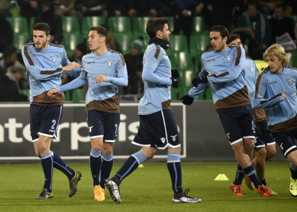Jogadores da Lazio durante partida contra o Saint-Etienne, em Roma, no dia 10 de dezembro de 2015