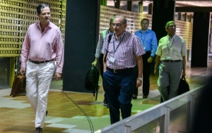 Humberto de la Calle chega ao Pal&aacute;cio das Conven&ccedil;&otilde;es, em Havana