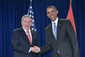 O presidente americano, Barack Obama, e seu colega cubano, Ra&uacute;l Castro, re&uacute;nem-se na Assembleia Geral da ONU, em Nova York, em 29 de setembro de 2015
