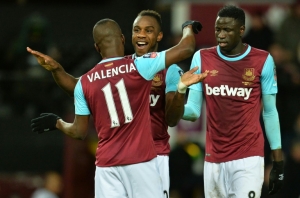 Jogadores do West Ham comemoram a classifica&ccedil;&atilde;o para as oitavas de final da Copa da Inglaterra, em 9 de fevereiro, em Londres