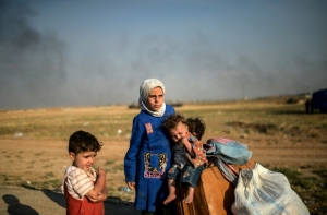 Ciran&ccedil;as s&iacute;rias cruzam a fronteira da S&iacute;ria com a Turquia, em Urfa, no dia 16 de junho de 2015