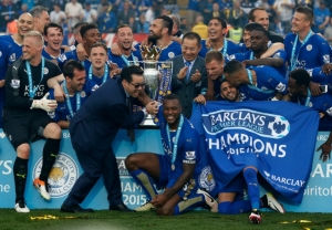 O Leicester City festejou o hist&oacute;rico t&iacute;tulo da Premier League conquistado na &uacute;ltima segunda-feira com uma vit&oacute;ria sobre o Everton por 3 a 1, neste s&aacute;bado pela 37&ordf; rodada do Campeonato Ingl&ecirc;s.