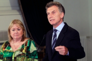 A ministra argentina das Rela&ccedil;&otilde;es Exteriores, Susana Malcorra, e o presidente argentino, Mauricio Macri, em Santiago, no dia 10 de dezembro de 2015