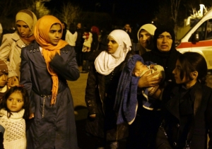 Mulheres e crian&ccedil;as no sub&uacute;rbio de Madaya em 11 de janeiro