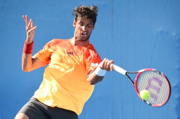 (Arquivo) Thomaz Bellucci em a&ccedil;&atilde;o durante partida contra Steve Johnson, em Melbourne, no dia 21 de janeiro de 2016