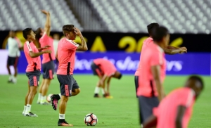 Jogadores do Peru participam de treino na v&eacute;spera da partida contra o Equador, em Glendale, Arizona, no dia 7 de junho de 2016