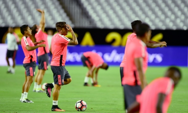 Jogadores do Peru participam de treino na v&eacute;spera da partida contra o Equador, em Glendale, Arizona, no dia 7 de junho de 2016