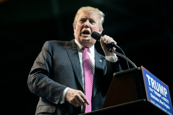 O pr&eacute;-candidato &agrave; presid&ecirc;ncia americana Donald Trump discursa em Charleston