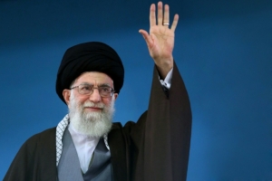 O guia supremo iraniano, o aiatol&aacute; Ali Khamenei, elogiou o fim de uma parte das san&ccedil;&otilde;es internacionais contra seu pa&iacute;s, mas advertiu para a "engana&ccedil;&atilde;o" dos Estados Unidos, informou a ag&ecirc;ncia oficial de not&iacute;cias Irna
