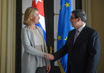 A chefe da diplomacia da Uni&atilde;o Europeia, Federica Mogherini (E), e o ministro cubano das Rela&ccedil;&otilde;es Exteriores, Bruno Rodr&iacute;guez, em Havana, no dia 11 de mar&ccedil;o de 2016
