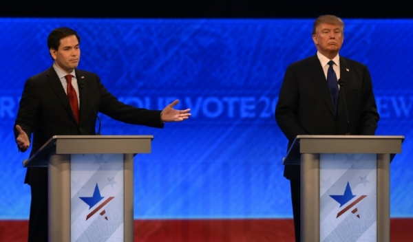 Os pr&eacute;-candidatos Marco Rubio (e) e Donald Trump