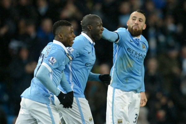 Jogadores do Manchester City comemoram um gol do marfinense Yaya Tour&eacute;, 12 de dezembro, 2015 em Manchester