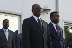 (Fevereiro) O presidente interino do Haiti, Jocelerme Privert (c), e o primeiro-ministro, Fritz Jean (d)