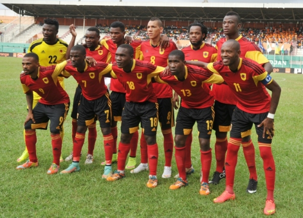 (Arquivo) Membros da sele&ccedil;&atilde;o angolana durante amistoso em 26 de mar&ccedil;o de 2015