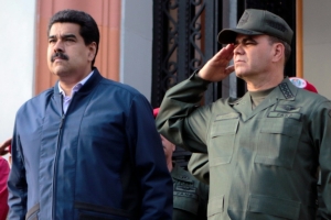 O presidente venezuelano, Nicol&aacute;s Maduro (E), e o ministro venezuelano da Defesa, Vladimir Padrino L&oacute;pez, em Caracas, no dia 9 de mar&ccedil;o de 2016