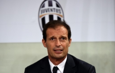 Juventus head coach Massimiliano Allegri awaits the Italian Super Cup final football match between Juventus and Lazio in Shanghai on August 8, 2015. AFP PHOTO / JOHANNES EISELE