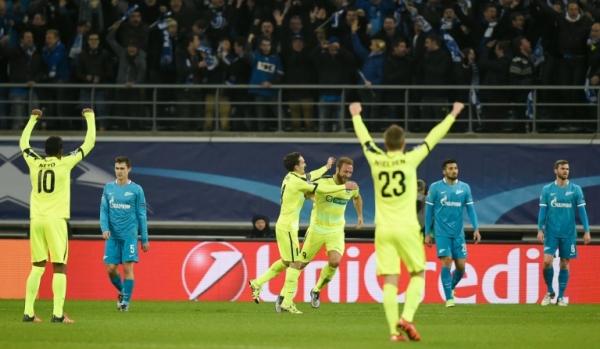 Jogadores do Gent comemoram gol durante partida contra o Zenit, em Gante, no dia 9 de dezembro de 2015