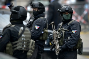 (Arquivo) For&ccedil;as de seguran&ccedil;a patrulham ruas de Genebra