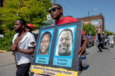 Protesto pela morte de Timothy Russell e Melissa Williams em 23 de maio de 2015 em Cleveland, Ohio