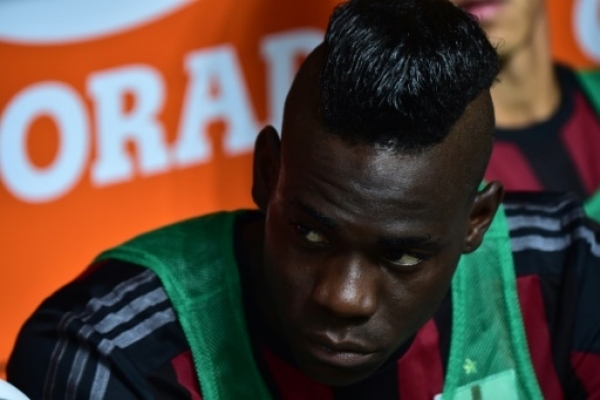 AC Milan's forward from Italy Mario Balotelli looks on before the Italian Serie A football match between AC Milan and Empoli at San Siro Stadium in Milan on August 29, 2015. AFP PHOTO / GIUSEPPE CACACE