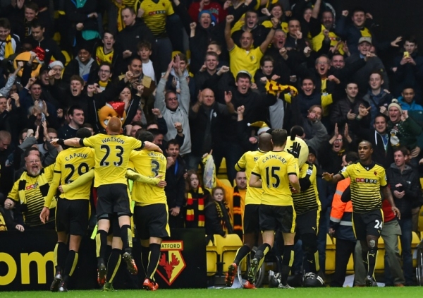 Jogadores do Watford comemoram vit&oacute;ria sobre o Liverpool, 20 de dezembro, 2015 em Londres