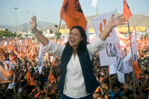 (31 mai) Keiko Fujimori participa de um ato de campanha em Lima